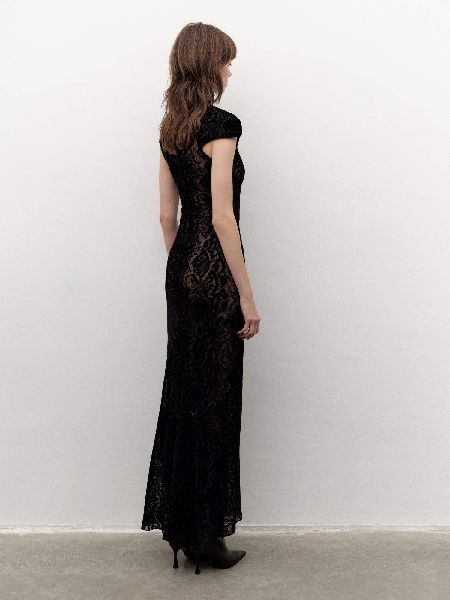 Structured-shoulder Snake-print flocked Velvet Maxi Dress in Black
